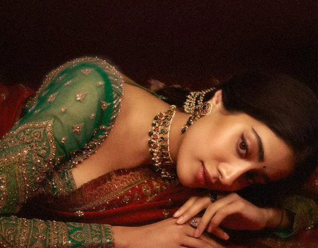 Janhvi Kapoor Red Saree Photos